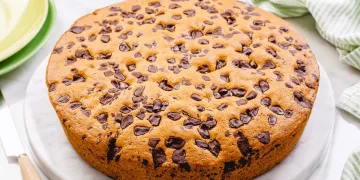 Bolo de leite com pepitas de chocolate