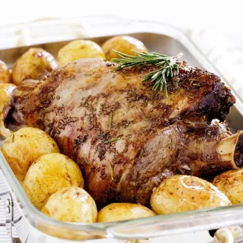 Borrego no forno assado à moda antiga