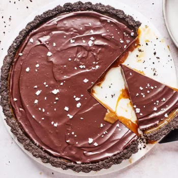 Tarte de chocolate e caramelo salgado