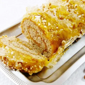 Torta de amêndoa com doce de ovo