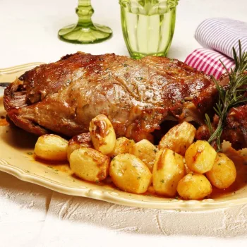 Borrego assado no forno à serrana