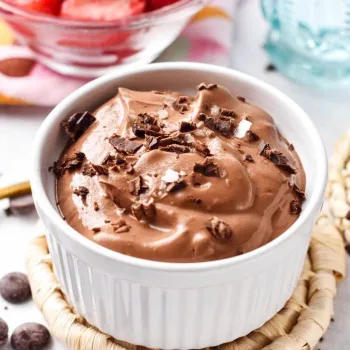 Mousse de chocolate com iogurte grego