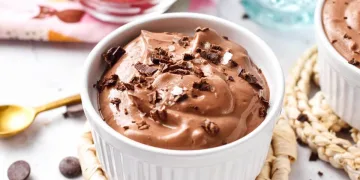 Mousse de chocolate com iogurte grego