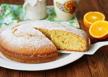 Bolo de laranja com amêndoa