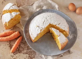 Bolo de cenoura e amêndoa