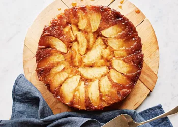 Bolo de maçã invertido