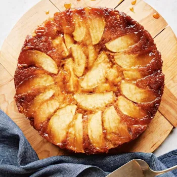 Bolo de maçã invertido