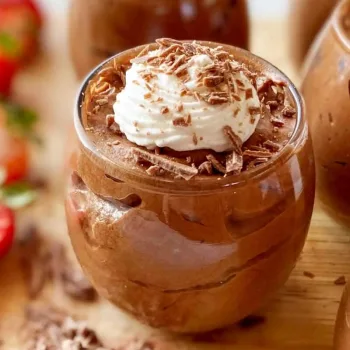 Mousse de chocolate com leite condensado