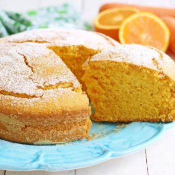 Bolo de cenoura e laranja