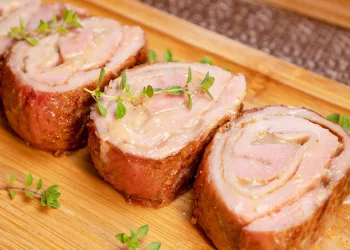 Lombo de porco no forno recheado com queijo e fiambre