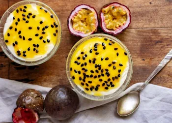 Mousse de maracujá com iogurte