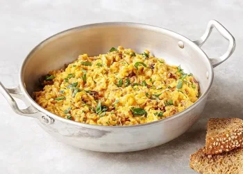 Ovos mexidos com farinheira