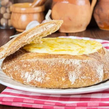 Pão recheado com atum