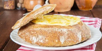Pão recheado com atum