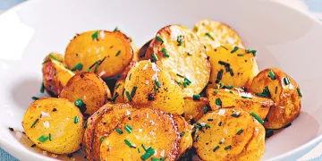 Batatas assadas no forno com colorau