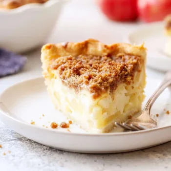 Tarte de maçã com natas e cobertura de streusel