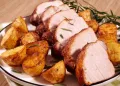 Lombo de porco no forno com batatas