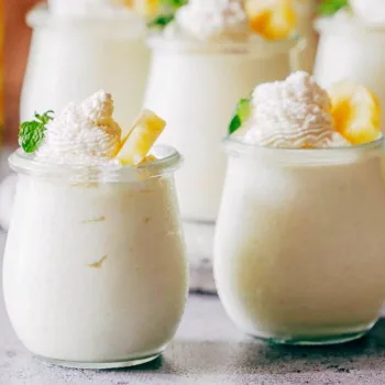 Mousse de ananás com iogurte grego