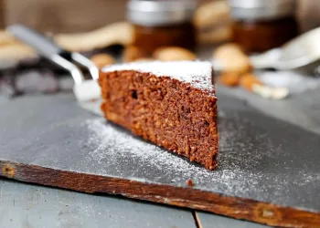 Tarte de alfarroba com amêndoa