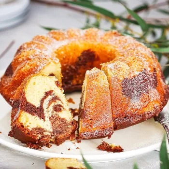 Bolo mármore de cenoura e chocolate