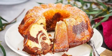 Bolo mármore de cenoura e chocolate