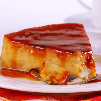 Pudim de pão com leite condensado