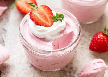 Mousse de morango com iogurte