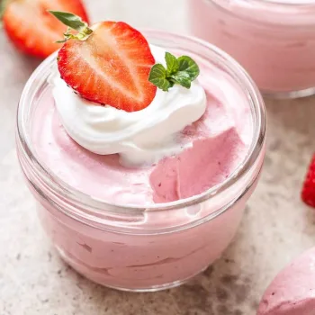 Mousse de morango com iogurte