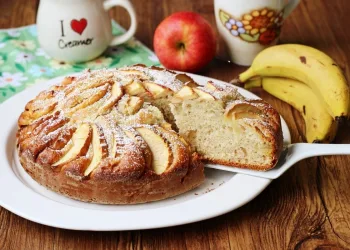 Bolo de maçã e banana