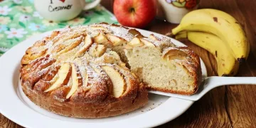 Bolo de banana e maçã