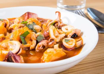 Caldeirada de lulas com camarão