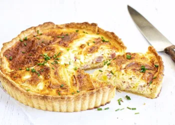 Quiche de alho francês e bacon