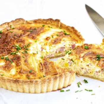 Quiche de alho francês e bacon