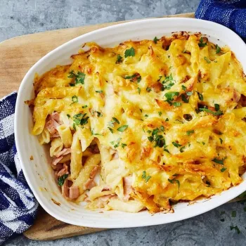 Massa gratinada com bacon