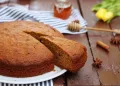 Bolo de canela e mel