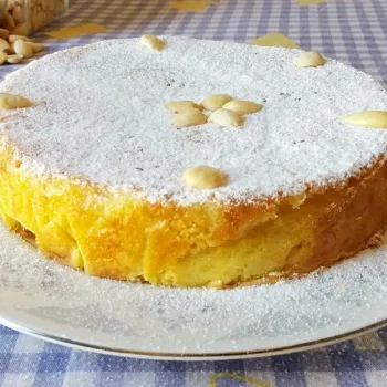 Bolo de amêndoa e gila