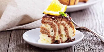 Bolo de mármore de laranja e chocolate