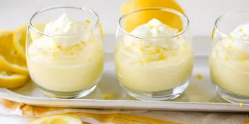 Mousse de limão com iogurte grego