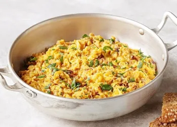 Ovos mexidos com atum