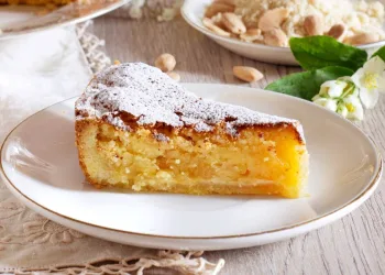 Bolo de limão e amêndoa