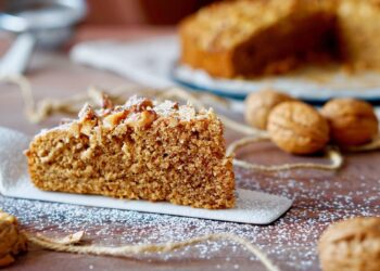 Bolo de nozes e caramelo