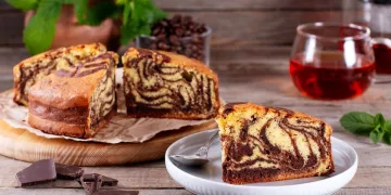 Bolo mármore de chocolate e baunilha