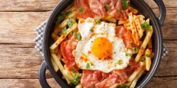 Ovos rotos com presunto