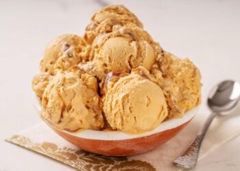 Gelado caseiro de caramelo salgado