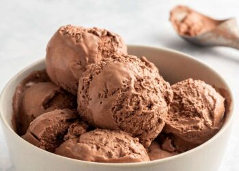 Gelado caseiro de chocolate