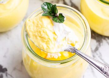 Mousse de manga com iogurte grego