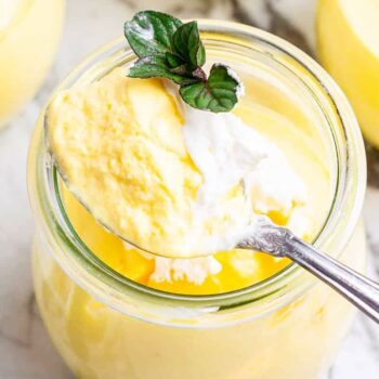 Mousse de manga com iogurte grego