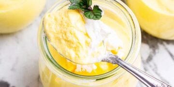 Mousse de manga com iogurte grego