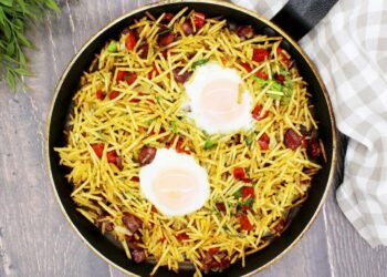 Ovos rotos com batata palha