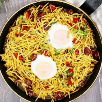 Ovos rotos com batata palha